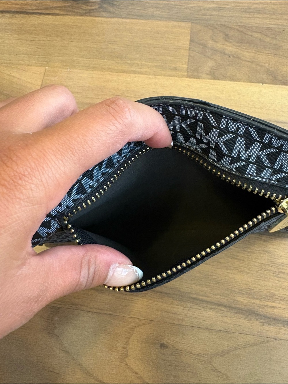 Michael Kors Jet Set Signature Logo Wristlet - Picture 3 of 5